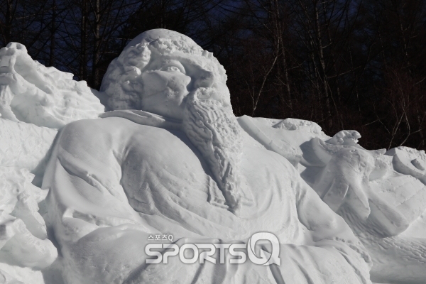 지난해 태백산 눈꽃축제에 등장한 대형 눈 조각품.
