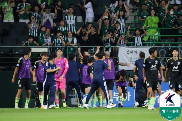 권창훈이 17일 득점 후 세리머니를 하고 있다. [사진=한국프로축구연맹 제공]